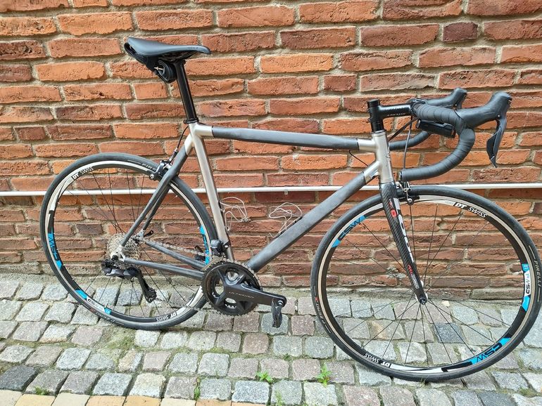 Käytetty Van tuyl Custom Shimano Ultegra Di2 2019 Road & Gravel — kuva 1 / 3