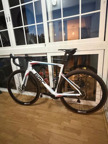 Used BMC Roadmachine Shimano Ultegra Di2 2018 Road & Gravel, White — image 2 of 7