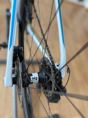Used BMC Roadmachine Shimano Ultegra Di2 2018 Road & Gravel, White — image 5 of 7