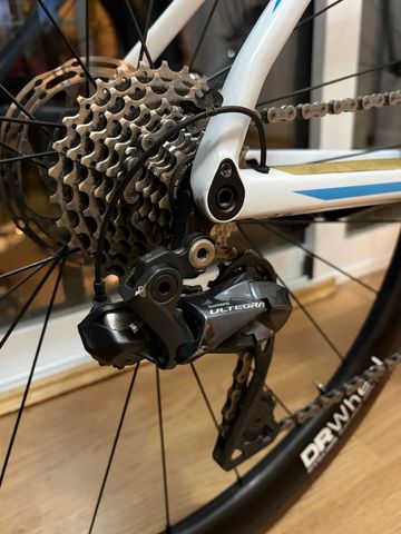 Used BMC Roadmachine Shimano Ultegra Di2 2018 Road & Gravel, White — image 4 of 7