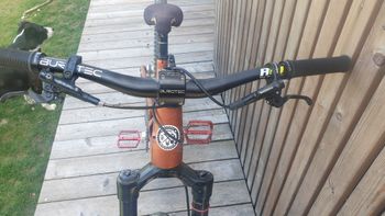 Used Juliana Furtado XT / Carbon C / 27.5 2021 2021 Mountainbike, Red, 27.5 — image 2 of 6