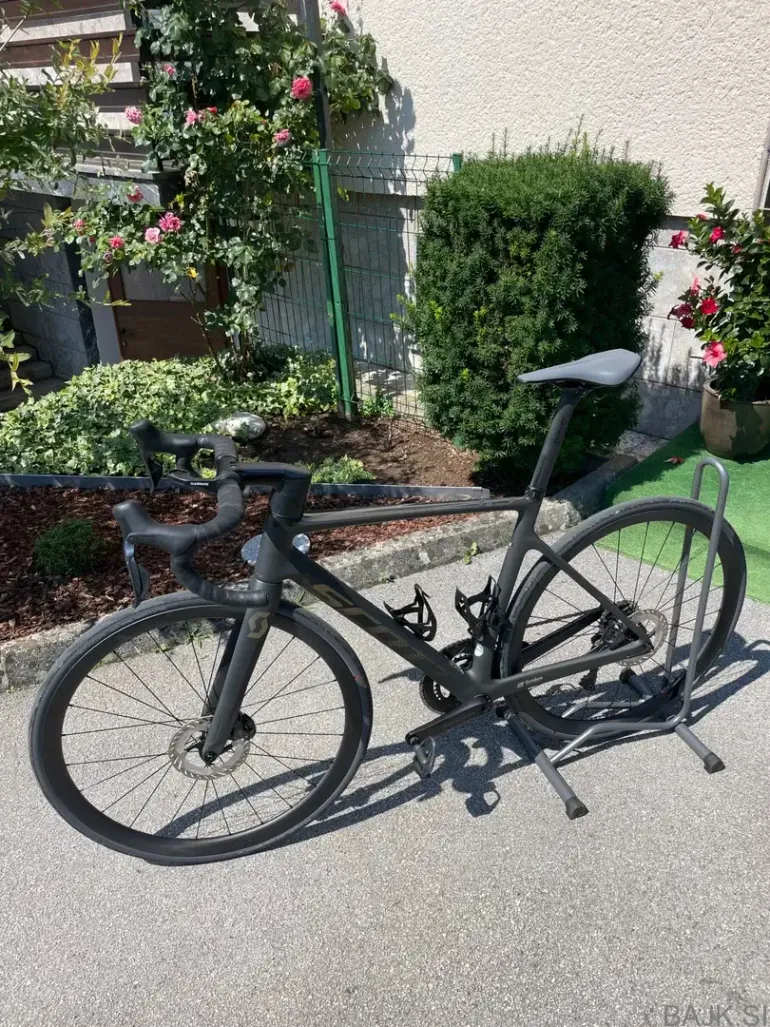 Used Scott Addict RC 15 2025 Road & Gravel, Light Gray — image 1 of 6