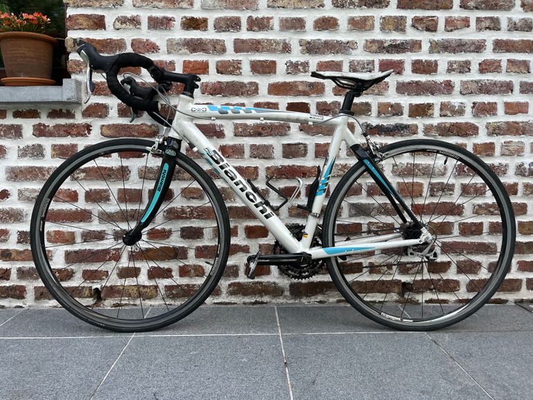 Used Bianchi Via Nirone Tiagra Compact 2014 2014 Road & Gravel, White — image 4 of 9