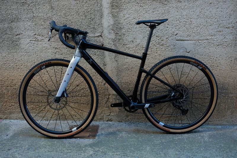 Used BMC URS THREE 2024 2024 Road & Gravel, Black — image 9 of 14