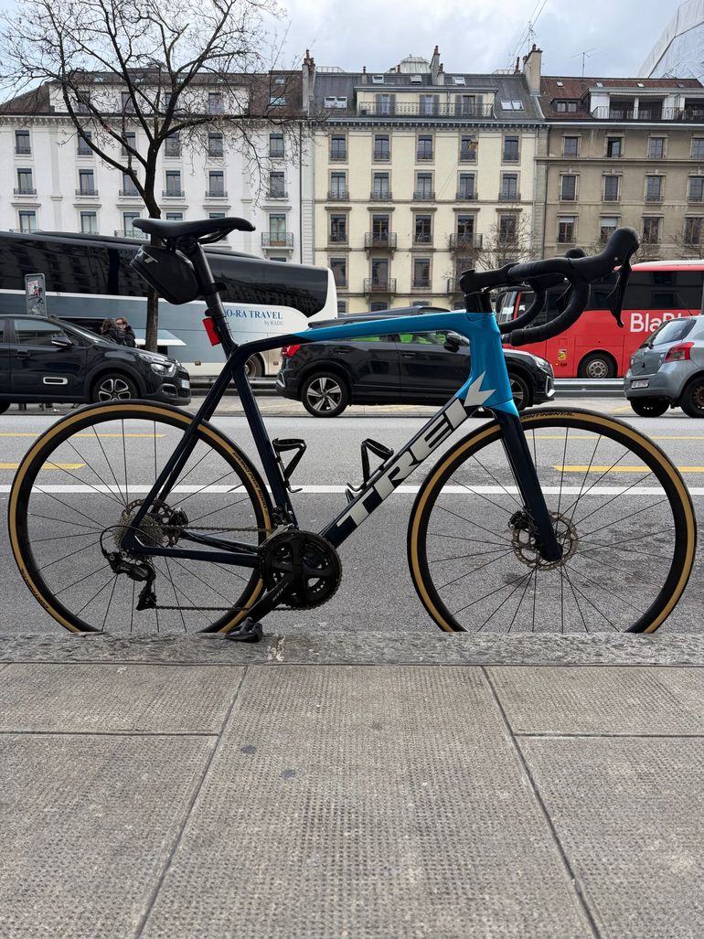 Used Trek Émonda SL 5 Disc 2022 2022 Road & Gravel, Blue — image 2 of 4