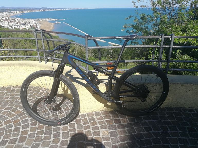 Used Specialized Men's Epic Pro 2020 2020 Mountainbike, Blue, 29 — image 3 of 3