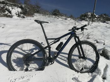 Used Specialized Men's Epic Pro 2020 2020 Mountainbike, Blue, 29 — image 2 of 3