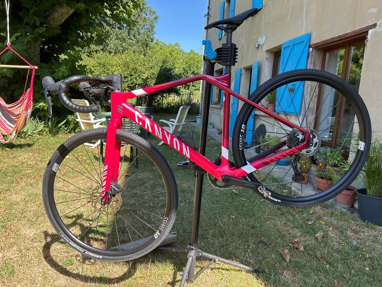 Used Canyon Inflite CF SL 6 2025 2025 Road & Gravel, Red — image 2 of 7