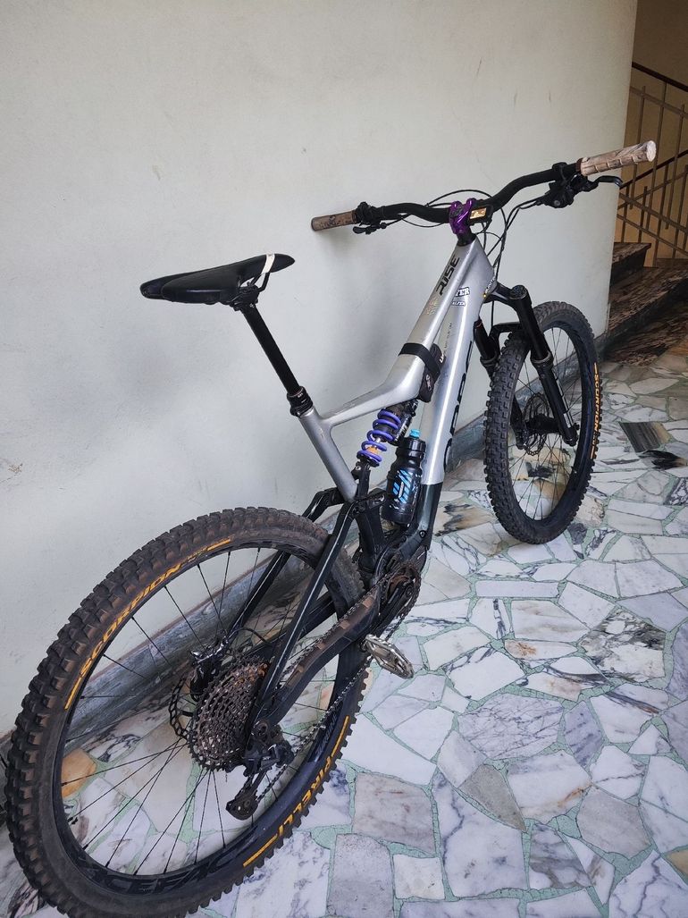 Used Orbea RISE M10 2022 2022 Mountainbike, Light Gray, 29 — image 2 of 6