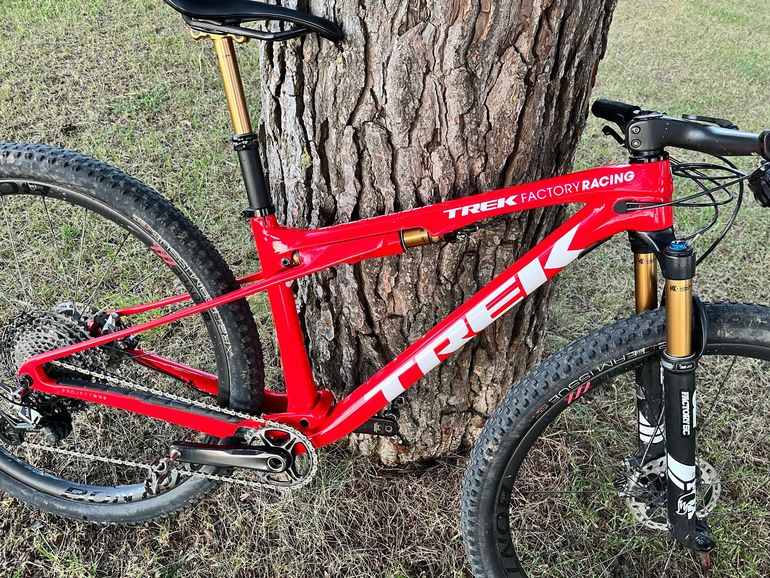 Used Trek Supercaliber 9.9 XTR 2020 2020 Mountainbike, Red, 29 — image 3 of 7
