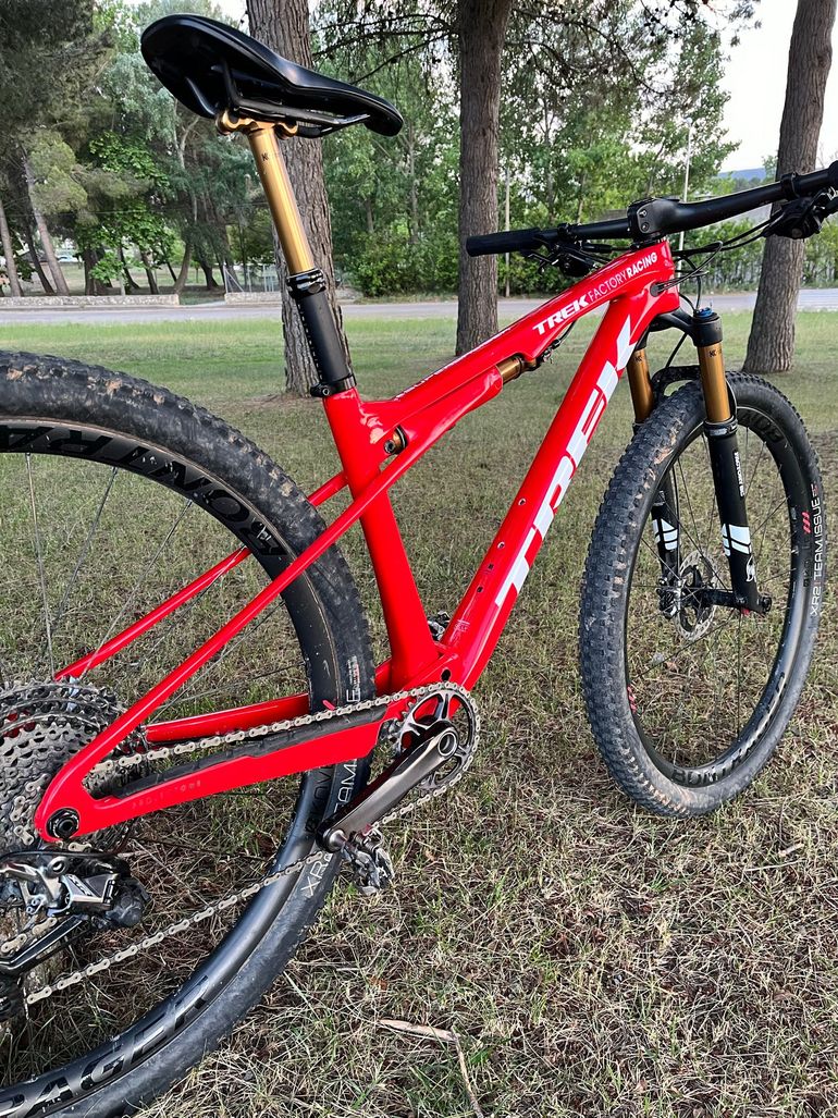 Used Trek Supercaliber 9.9 XTR 2020 2020 Mountainbike, Red, 29 — image 1 of 7