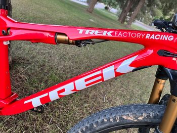 Used Trek Supercaliber 9.9 XTR 2020 2020 Mountainbike, Red, 29 — image 2 of 7