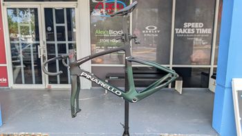 Used Pinarello F9 - FRAMESET Frameset 2025 Road & Gravel, Green — image 5 of 5