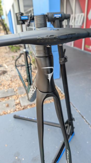 Used Pinarello F9 - FRAMESET Frameset 2025 Road & Gravel, Green — image 4 of 5