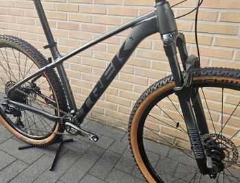 Used Trek X-caliber SRAM GX 2022 Mountainbike, Light Gray — image 10 of 18