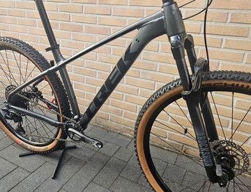 Used Trek X-caliber SRAM SX Eagle 2022 Mountainbike, Light Gray — image 10 of 19