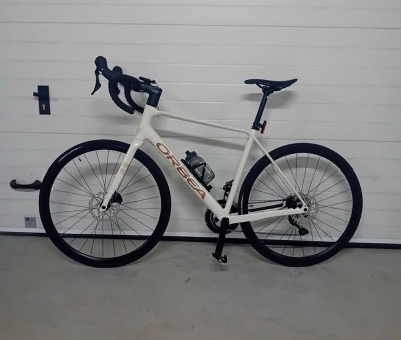 Gebrauchtes Orbea Avant H30 2025 2025 Road & Gravel, Weiß — Bild 1 von 3