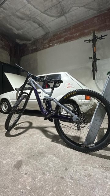Scott Gambler 910 2024 2024 Mountainbike usato, Grigio chiaro — immagine 2 di 4
