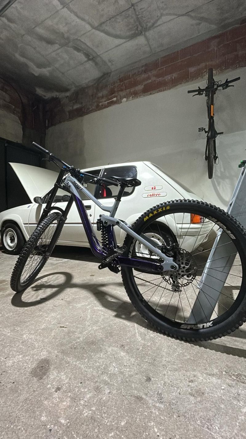 Scott Gambler 910 2024 2024 Mountainbike usato, Grigio chiaro — immagine 2 di 4