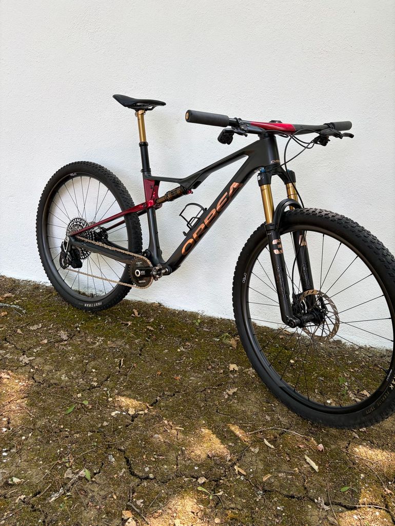 Used Orbea OIZ M-TEAM AXS 2025 2025 Mountainbike, Black — image 1 of 8