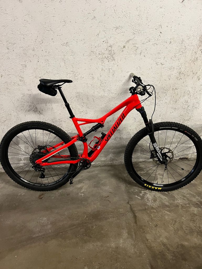 Specialized Stumpjumper FSR Comp 29 2017 2017 Mountainbike de segunda mano, Rojo — imagen 1 de 8