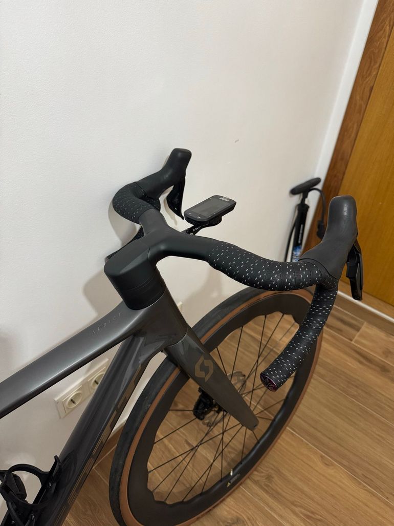 Used Scott Addict 20 2024 2024 Road & Gravel, Light Gray — image 5 of 7