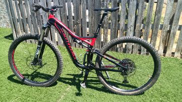 Specialized Stumpjumper Shimano Deore XT 2017 Mountainbike usato, Rosso — immagine 2 di 5