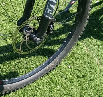 Specialized Stumpjumper Shimano Deore XT 2017 Mountainbike usato, Rosso — immagine 4 di 5