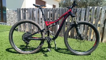 Specialized Stumpjumper Shimano Deore XT 2017 Mountainbike usato, Rosso — immagine 1 di 5