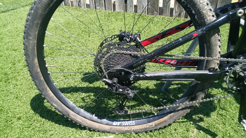 Specialized Stumpjumper Shimano Deore XT 2017 Mountainbike usato, Rosso — immagine 3 di 5