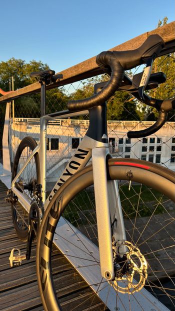 Używany Canyon Aeroad CF SLX 8 Di2 2024 2024 Road & Gravel — zdjęcie 3 z 8