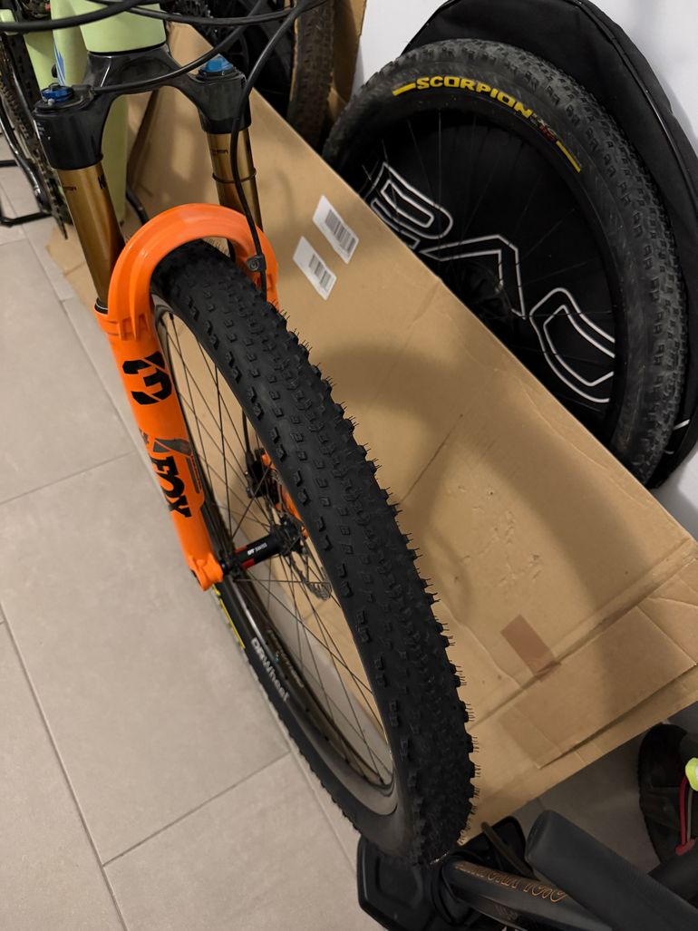 Used Santa Cruz BLUR XX1 AXS TR RSV / Carbon CC 2024 2024 Mountainbike, Green, 29 — image 4 of 4