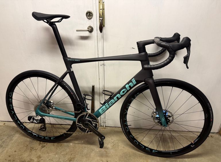 Used Bianchi Specialissima RC Sram Red eTap AXS 2025 2025 Road & Gravel, Black — image 4 of 5