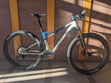 Tweedehands Orbea OIZ M10 2024 2024 Mountainbike — afbeelding 1 van 7