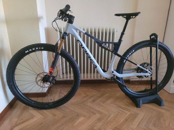Used Orbea OIZ M10 2024 2024 Mountainbike, Light Gray, 29 — image 2 of 3