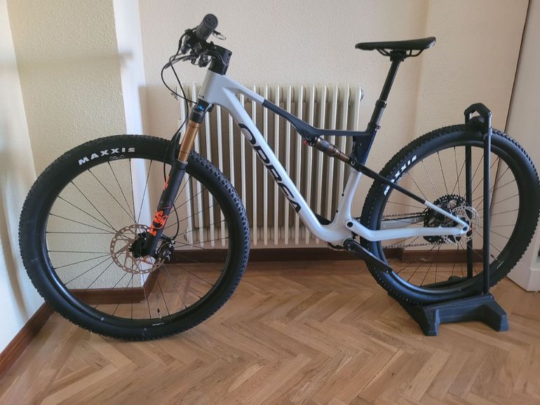 Used Orbea OIZ M10 2024 2024 Mountainbike, Light Gray, 29 — image 2 of 3