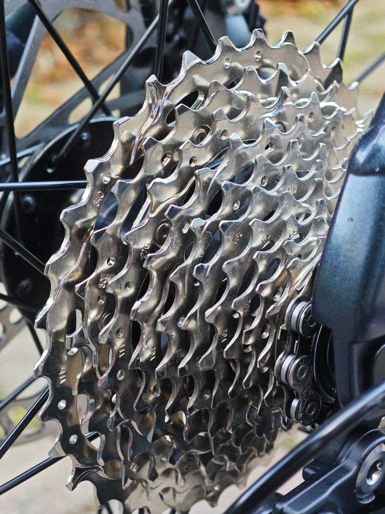 Used Giant Revolt 0 2024 2024 Road & Gravel, Blue — image 13 of 17