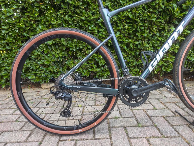 Used Giant Revolt 0 2024 2024 Road & Gravel, Blue — image 11 of 17