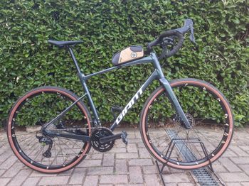 Used Giant Revolt 0 2024 2024 Road & Gravel, Blue — image 3 of 17