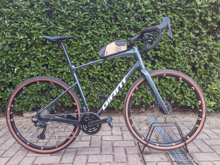 Used Giant Revolt 0 2024 2024 Road & Gravel, Blue — image 3 of 17