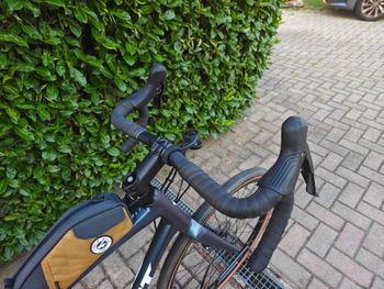 Used Giant Revolt 0 2024 2024 Road & Gravel, Blue — image 10 of 17