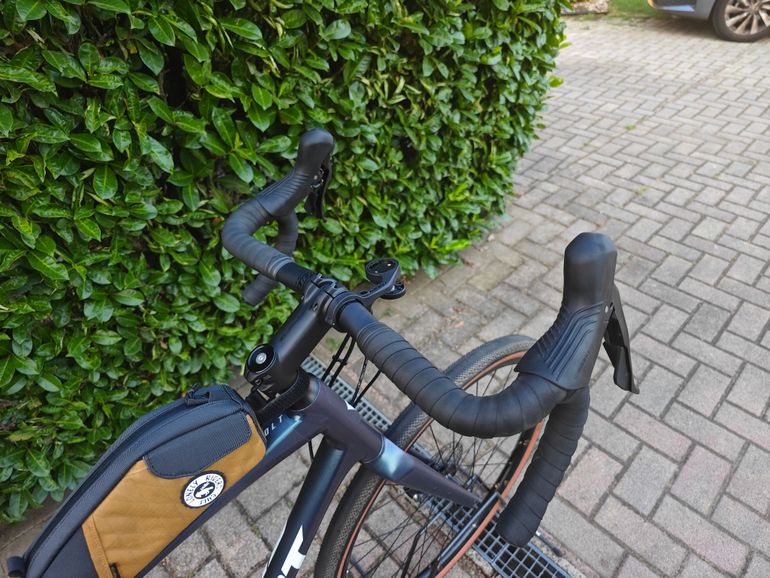 Used Giant Revolt 0 2024 2024 Road & Gravel, Blue — image 10 of 17