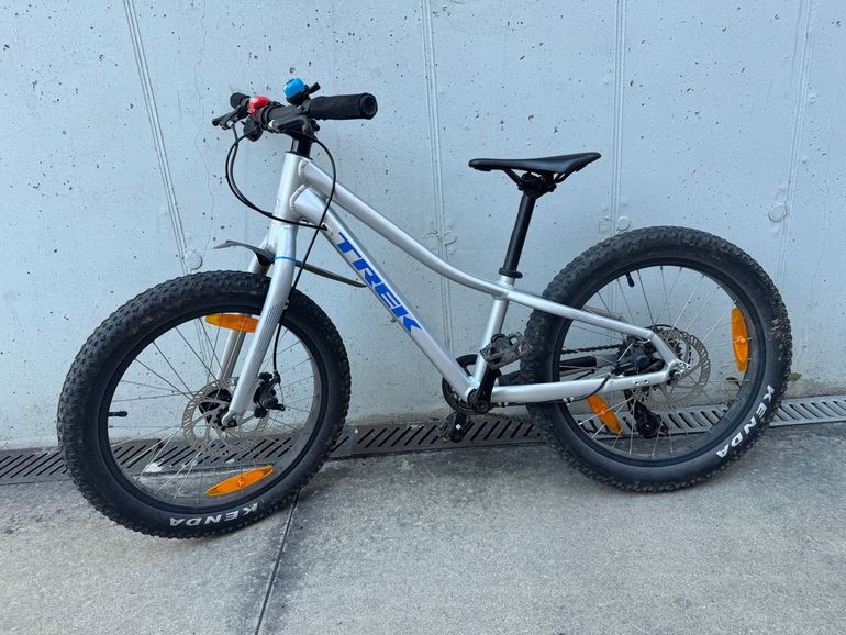 Used Trek Roscoe 20 2022 2022 Youth, Light Gray — image 2 of 5