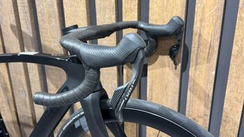 Použité Pinarello DOGMA F SRAM RED ETAP AXS 2025 2025 Road & Gravel — obrázek 9 z 15