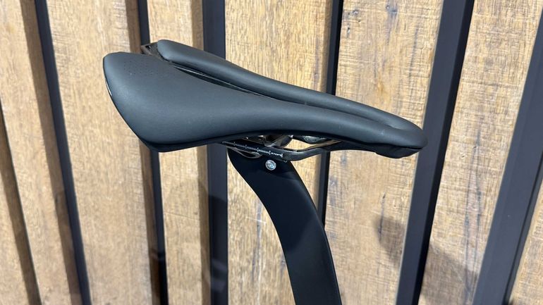 Použité Pinarello DOGMA F SRAM RED ETAP AXS 2025 2025 Road & Gravel — obrázek 6 z 15