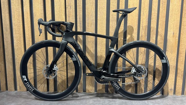 Použité Pinarello DOGMA F SRAM RED ETAP AXS 2025 2025 Road & Gravel — obrázek 11 z 15