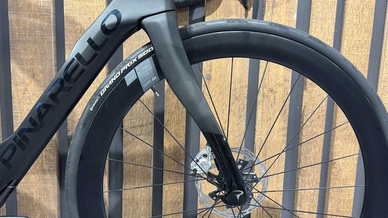 Použité Pinarello DOGMA F SRAM RED ETAP AXS 2025 2025 Road & Gravel — obrázek 8 z 15