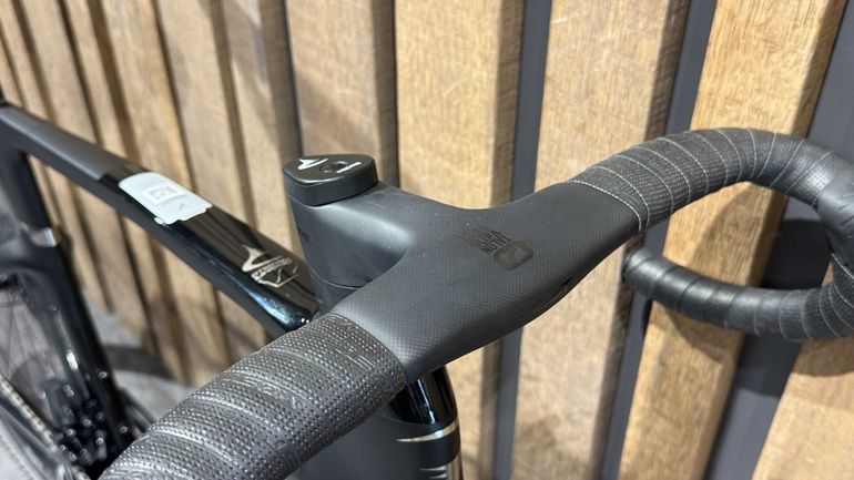 Použité Pinarello DOGMA F SRAM RED ETAP AXS 2025 2025 Road & Gravel — obrázek 10 z 15