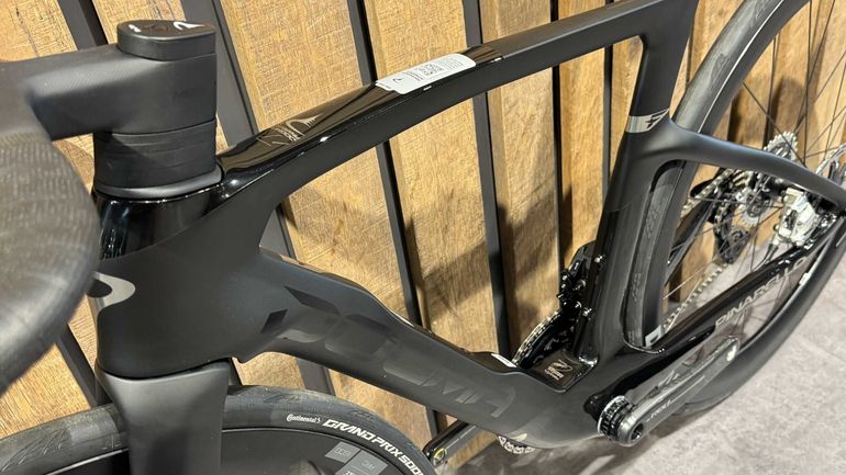 Použité Pinarello DOGMA F SRAM RED ETAP AXS 2025 2025 Road & Gravel — obrázek 15 z 15