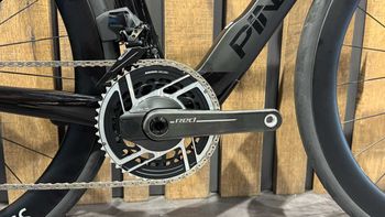 Použité Pinarello DOGMA F SRAM RED ETAP AXS 2025 2025 Road & Gravel — obrázek 2 z 15